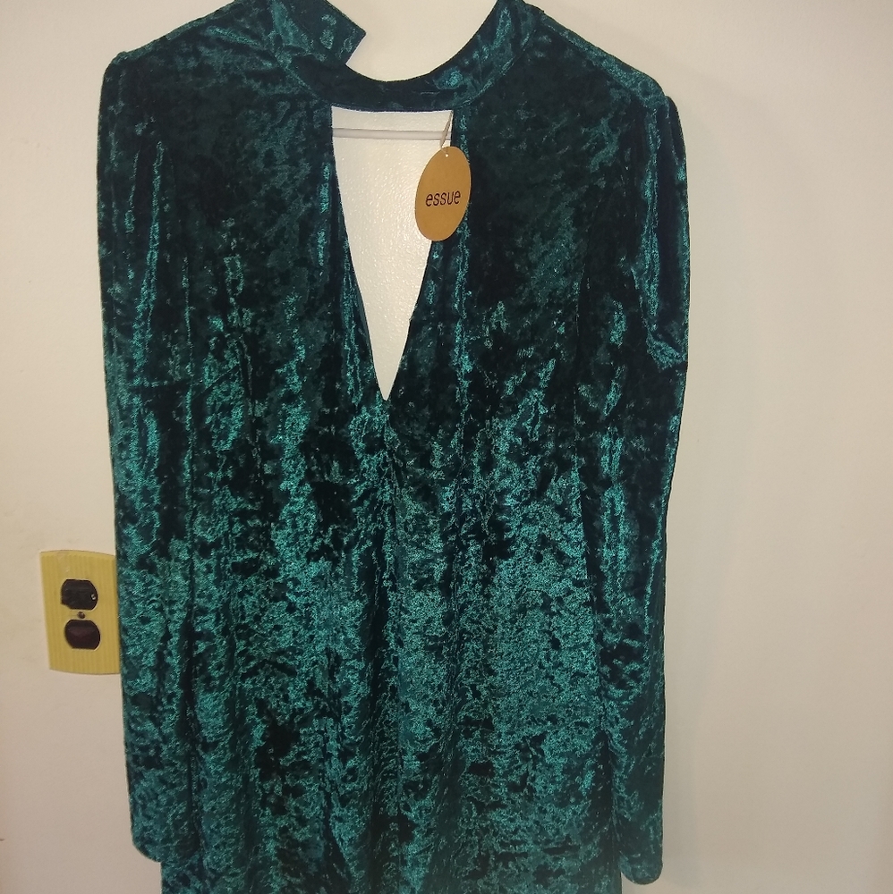 NWT Mini velvet long sleeve dress